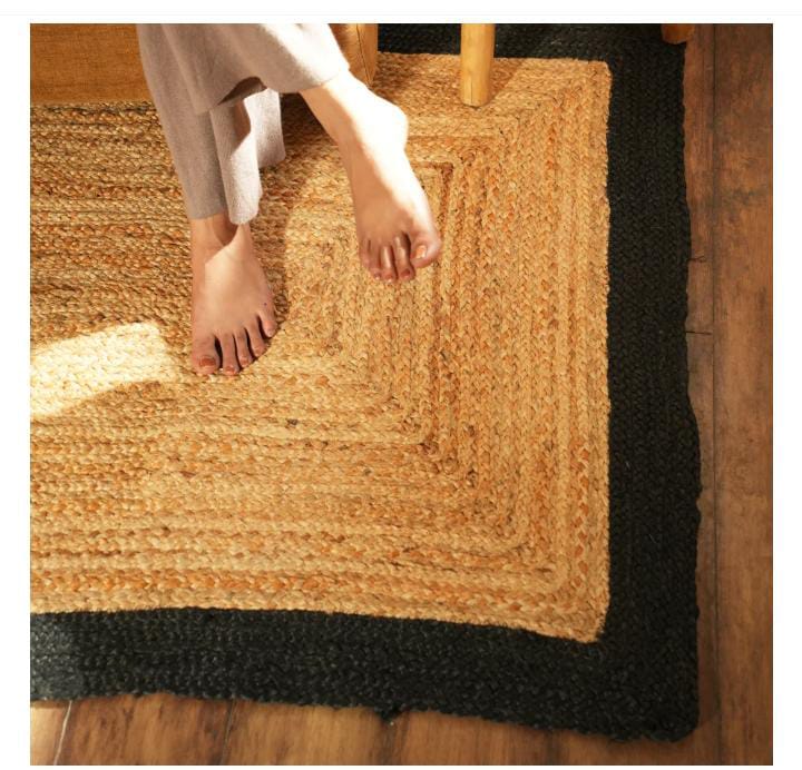 Black border jute rug