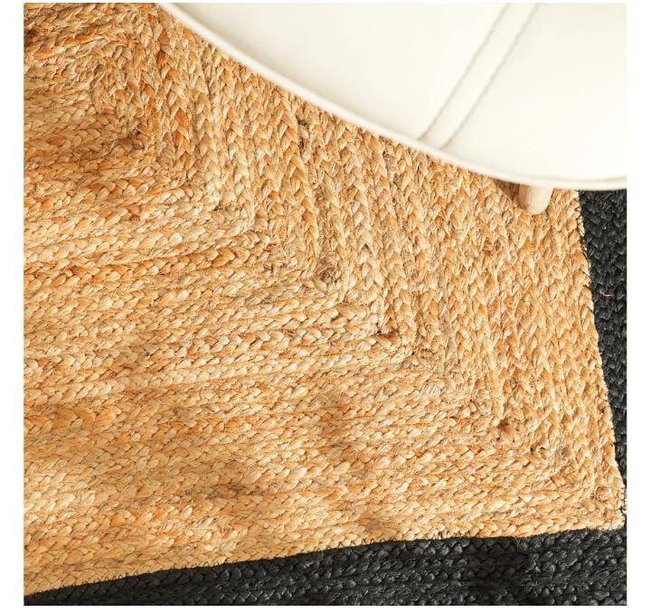 Black border jute rug