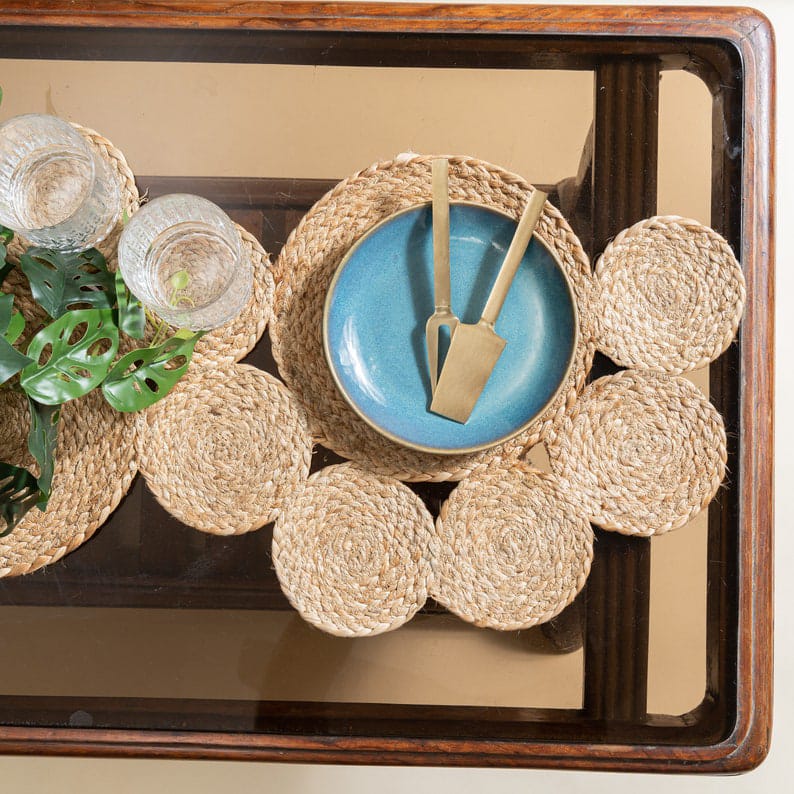 Table Runner with playful curves